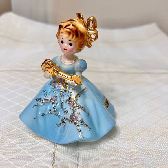 Vintage 1960s Josef Originals SPECIAL OCCASSIONS Series Gold Key Girl Figurine - Picture 7 of 7